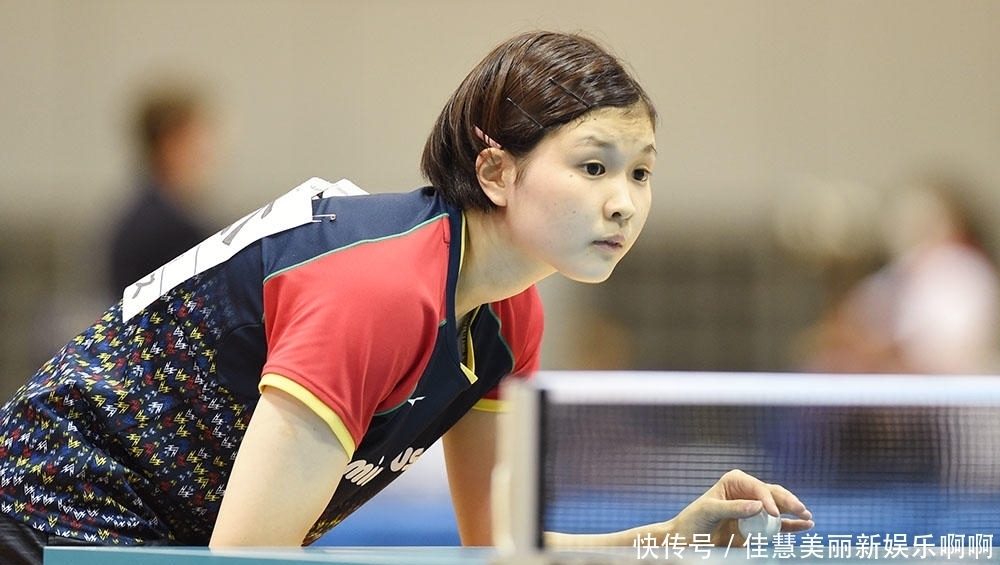 舞台上尤为 舞台上尤为